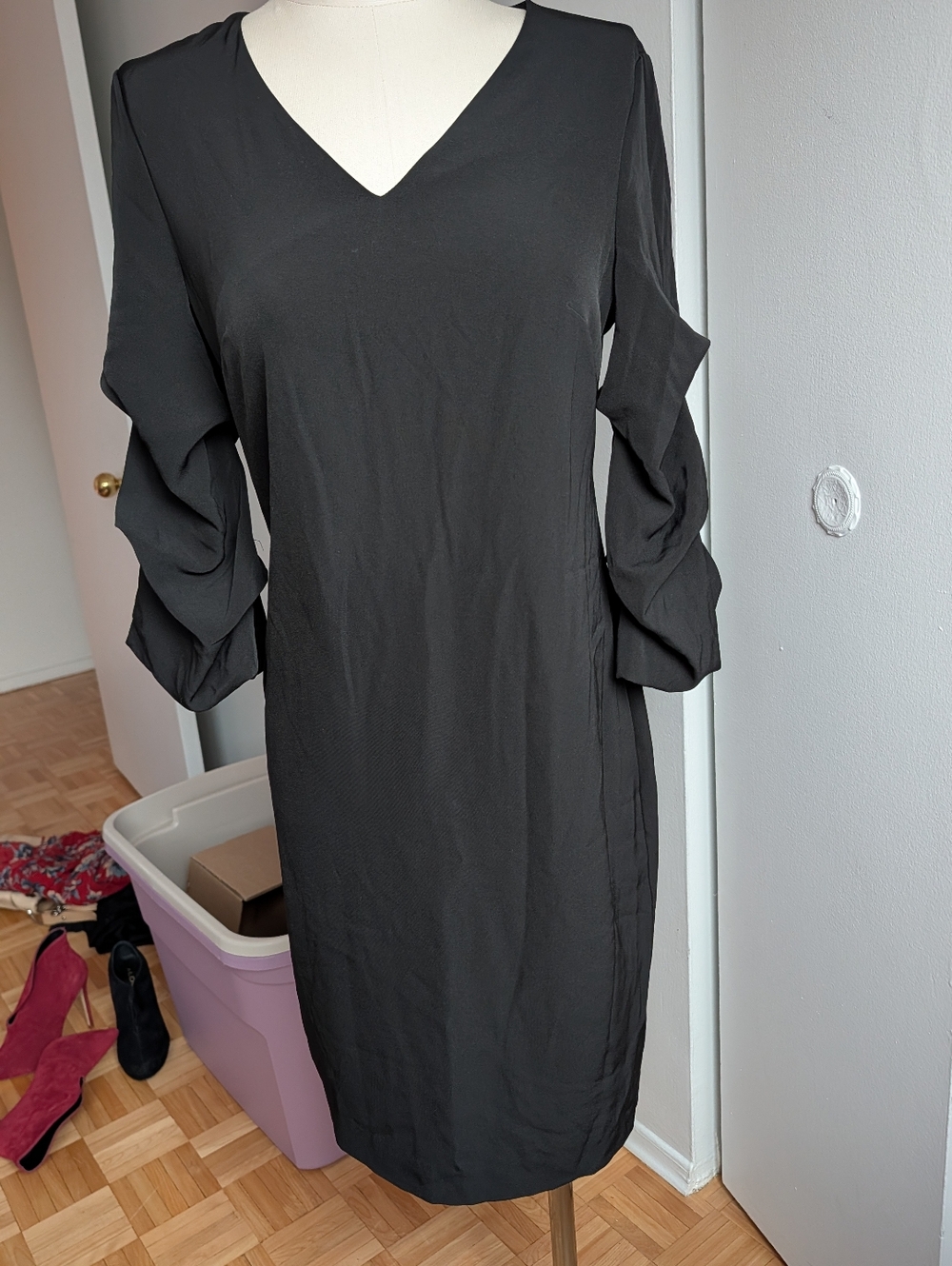 DKNY Black V-Neck Long Sleeve Ruched Sleeve Dress